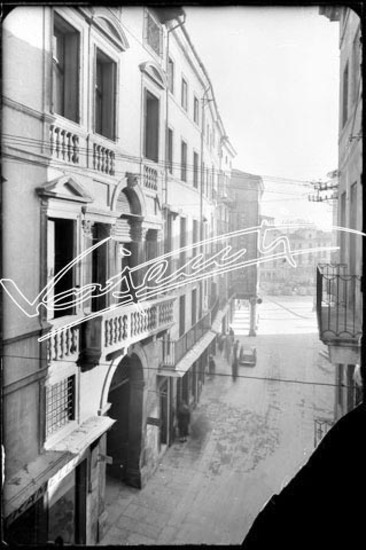 Contrà Santa Barbara. lastra di vetro - negativo bianco e nero fto mm 100x150