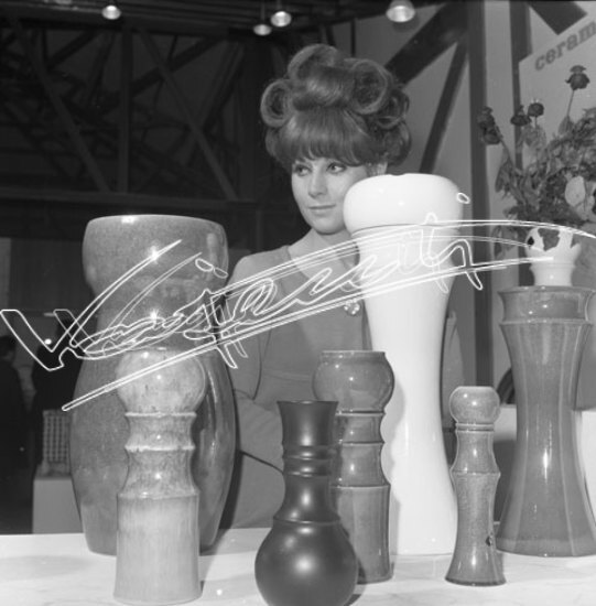 Fiera di Vicenza 1967 : Salone Internazionale della Ceramica. pellicola - negativo bianco e nero fto mm 60x60