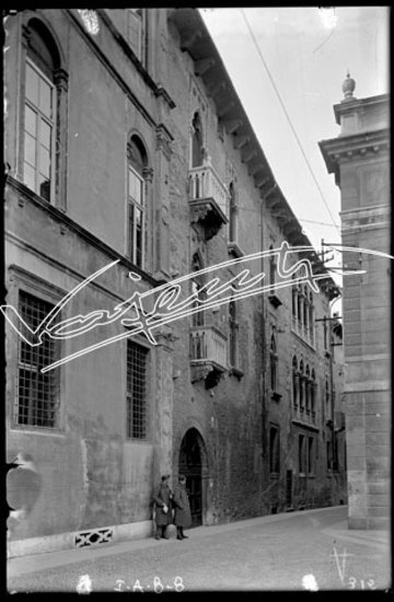 Palazzo Sesso Zen Fontana. lastra di vetro - negativo bianco e nero fto mm 100x150