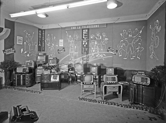 Fiera Campionaria di Vicenza 1953 Stand della ditta A. Bellieni Fiera Campionaria di Vicenza 1953 Stand della ditta A. Bellieni