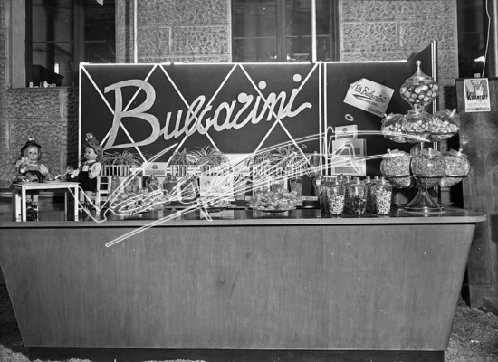 Fiera Campionaria di Vicenza 1947 : Stand della Ditta Bulgarini. Lastra di vetro - negativo bianco e nero fto mm 180x240