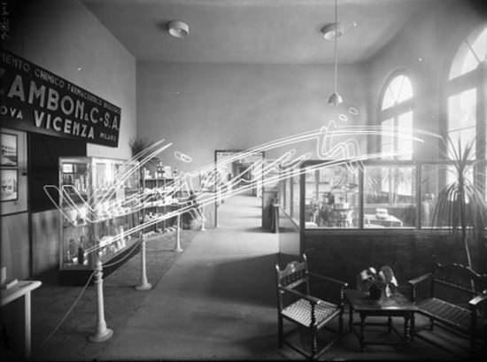 Fiera Campionaria di Vicenza 1947 : Stand della Ditta Zambon. lastra di vetro - negativo bianco e nero fto mm 180x240