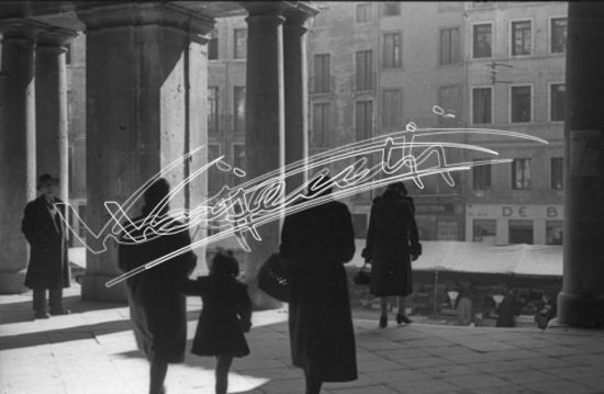 Piazza delle Erbe. pellicola - negativo bianco e nero fto mm 24X36