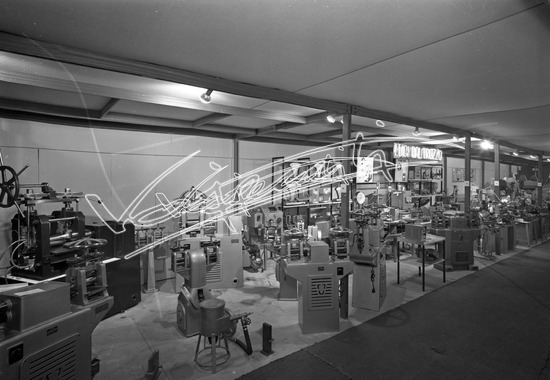 Fiera di Vicenza 1966 : Mostra dell`Oreficeria: Stand Luigi Dal Trozzo. Pellicola-negativo bianco e nero-13X18