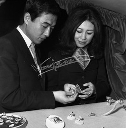 Fiera di Vicenza 1969 Mostra dell Oreficeria Stand Gioielleria Graser Fiera di Vicenza 1969 Mostra dell Oreficeria Stand Gioielleria Graser