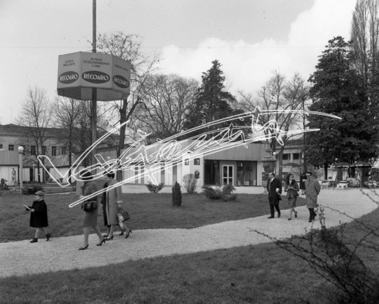 Fiera di Vicenza 1967 : Salone Internazionale della Ceramica: Giardino Salvi. Pellicola - negativo bianco e nero fto mm 60x60