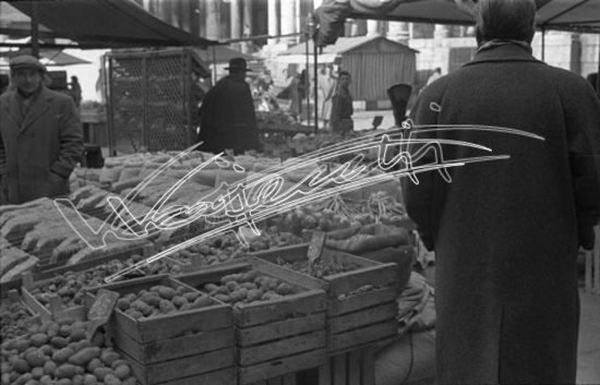 Piazza delle Erbe. pellicola - negativo bianco e nero fto mm 24X36