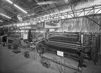 Fiera Campionaria di Vicenza 1952 Stand Officine Meccaniche Ferroviarie Pistoiesi gi&agrave; San Giorgio.