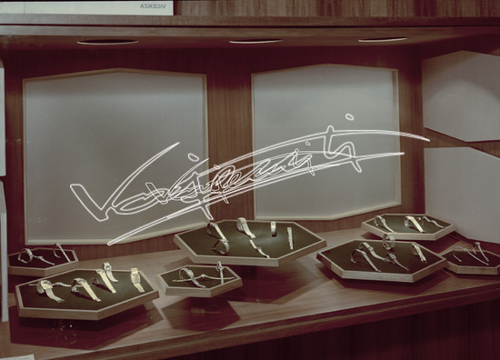 Fiera di Vicenza 1967 : Mostra dell`Oreficeria: Stand FOPE. Pellicola - negativo colore f.to mm 130X180