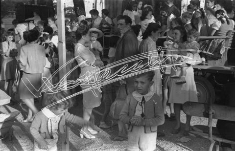 Fiera Campionaria di Vicenza 1946 : Pubblico. pellicola-negativo bianco e nero 24X36