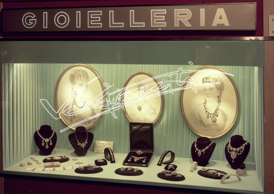 Fiera di Vicenza 1967 : Mostra dell`Oreficeria: Stand Pietro Graser. Pellicola - negativo colore f.to mm 130X180