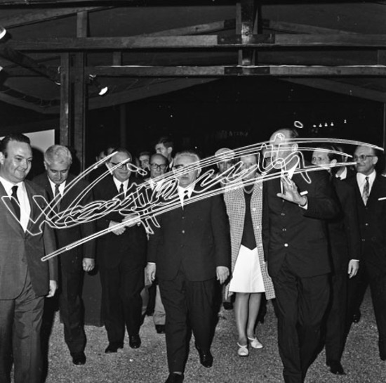 Fiera di Vicenza 1968 : Mostra dell`Oreficeria: On. Giovanni Leone. Pellicola - negativo bianco e nero fto mm 60x60