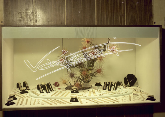 Fiera di Vicenza 1967 : Mostra dell`Oreficeria: Stand GEMAC. Pellicola - negativo colore f.to mm 130X180