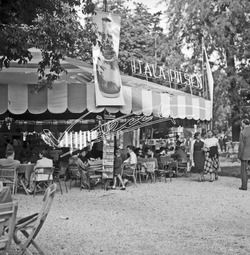Fiera Campionaria di Vicenza 1953 Chiosco della Birra Itala Pilsen Fiera Campionaria di Vicenza 1953 Chiosco della Birra Itala Pilsen