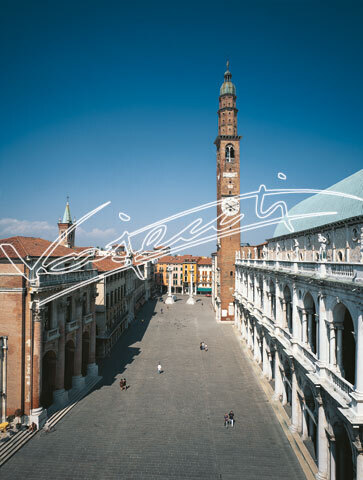 Piazza dei Signori. pellicola-negativo colore -10X12 digitale