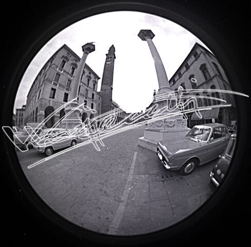 Piazza dei Signori. pellicola - negativo bianco e nero fto mm 60X60