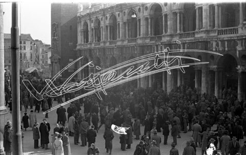 Piazza dei Signori. pellicola - negativo bianco e nero fto mm 24X36