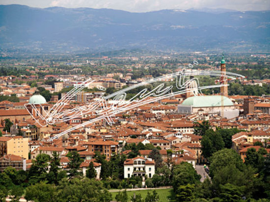Panoramica di Vicenza : dal Piazzale della Vittoria. digitale colore 63 MB