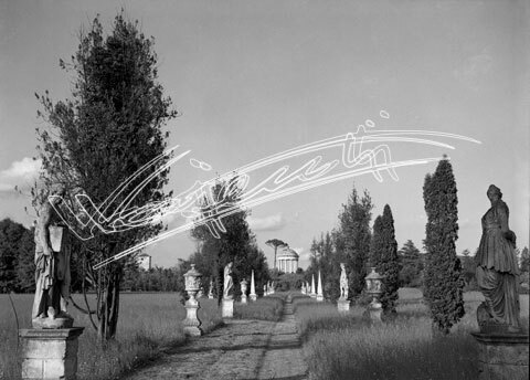 Parco Querini : Tempietto Ionico. pellicola - negativo bianco e nero fto mm 90x120