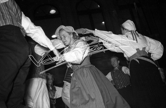 Fiera Campionaria di Vicenza 1949: Spettacolo Folcloristico. Pellicola - negativo bianco e nero f.to mm 24X36