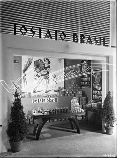Fiera Campionaria di Vicenza 1947 : Stand della Ditta Tostato Brasil. lastra di vetro - negativo bianco e nero fto mm 180x240