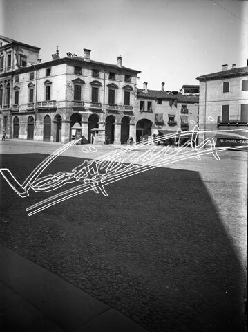 Piazza Castello. lastra di vetro - negativo bianco e nero fto mm 130x180