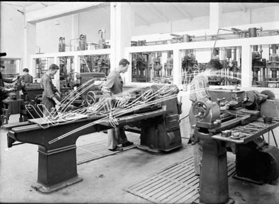 Officina meccanica. lastra di vetro - negativo bianco e nero fto mm 180x240