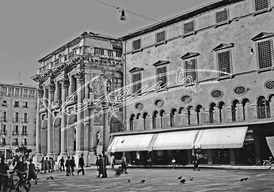 Loggia del Capitanio : Piazza dei Signori. pellicola-negativo colore -9X12