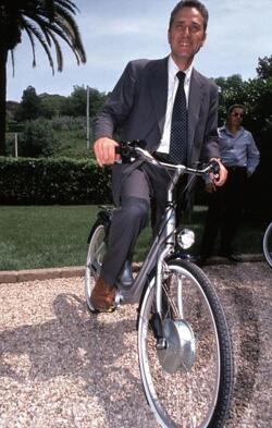 FRANCESCO RUTELLI POLITICO IN BICICLETTA