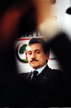 MASSIMO D ALEMA POLITICO PRESIDENTE DS FOTOGRAFATO NELLA SEZIONE DS MAZZINI 