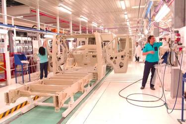 STABILIMENTO SEVEL FIAT VAL DI SANGRO OPERAI INDUSTRIA LAVORO DONNE METALMECCANICI STABILIMENTO SEVEL FIAT VAL DI SANGRO OPERAI INDUSTRIA LAVORO DONNE METALMECCANICI