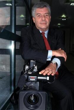 GIAMPIERO ADES CON LA TELECAMERA
