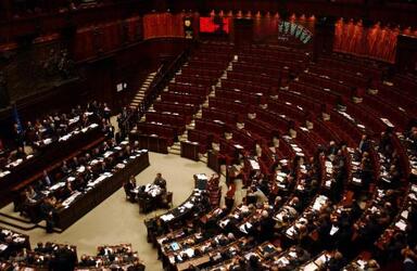 AULA DI MONTECITORIO PARLAMENTO CAMERA DEI DEPUTATI DURANTE IL VOTO PER LA LEGGE SUL CONFLITTO D INTERESSE disordini