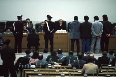 AULA BUNKER REBIBBIA CONFRONTO RIINA BUSCETTA PROCESSO TRIBUNALE MAFIA PENTITO LEGGE TOTO SALVATORE riina