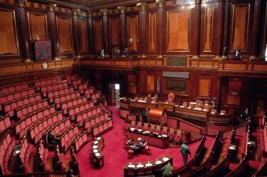 SENATO AULA VUOTA