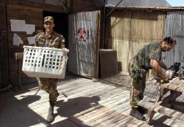 CONTINGENTE ITALIANO IN AFGHANISTAN MILITARI NATO CAMP INVICTA ISAF KABUL AFGHANISTAN