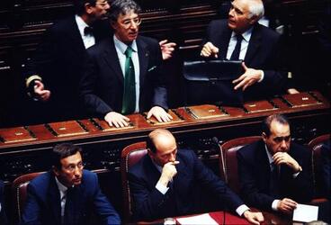 SILVIO BERLUSCONI CON UMBERTO BOSSI GIANFRANCO FINI BEPPE PISANU E GIROLAMO SIRCHIA AL TAVOLO DEL GOVERNO