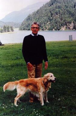 MARIO MONTI in engadina nel 1997 con il suo cane vacanza