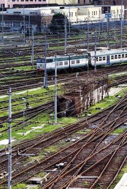 STAZIONE TERMINI TRENI BINARI FERROVIE TRENITALIA TRENO