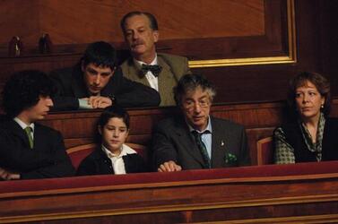 UMBERTO BOSSI CON LA MOGLIE E I FIGLI IN AULA DURANTE LA VOTAZIONE PER LA DEVOLUTION