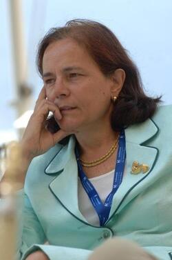 ANA LOYOLA DE PALACIO POLITICO