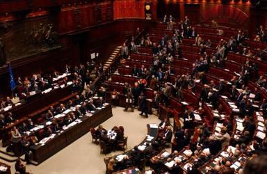 AULA DI MONTECITORIO PARLAMENTO CAMERA DEI DEPUTATI DURANTE IL VOTO PER LA LEGGE SUL CONFLITTO D INTERESSE L OPPOSIZIONE ESCE DALL AULA IN SEGNO DI PROTESTA disordini
