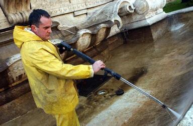 INQUINAMENTO ATMOSFERICO LAVORO MONUMENTI SMOG