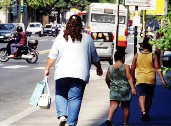 ALIMENTAZIONE BAMBINI FAMIGLIA obesita FAMIGLIE