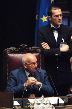 FAUSTO BERTINOTTI PRESIDENTE SIGARO FUMO