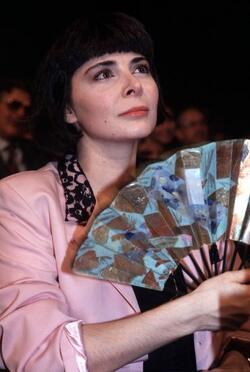 Mariangela D Abbraccio attrice con ventaglio