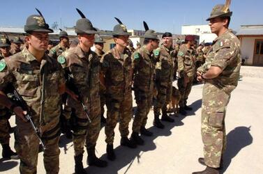 CONTINGENTE ITALIANO IN AFGHANISTAN MILITARI NATO CAMP INVICTA ISAF KABUL AFGHANISTAN