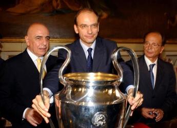 FESTA DEL MILAN CLUB PER LA VITTORIA DELLA CHAMPIONS LEAGUE OSPITE ADRIANO GALLIANI E LA COPPA NELLA FOTO ENRICO LETTA PRESIDENTE DEL CLUB E ON. ANTONIO VERRO SEGRETARIO
