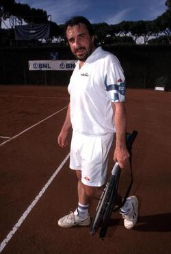 RICCARDO MILANA GIOCA A TENNIS POLITICO