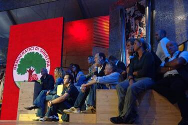 FESTA DE L UNITA UNITA DEMOCRATICI DI SINISTRA BANDIERE